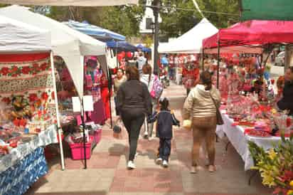 Mercadito de San Valentín en Lerdo. (CORTESÍA)