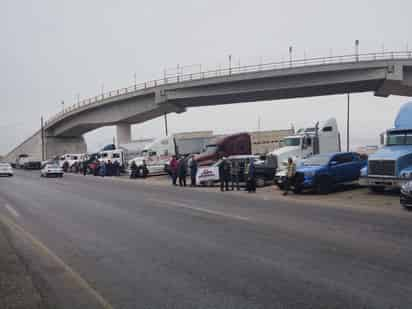 Los transportistas en el paso a El Vergel. (DIANA GONZÁLEZ)