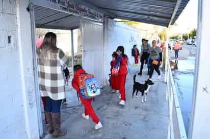 Niños estudiantes (EL SIGLO DE TORREÓN)