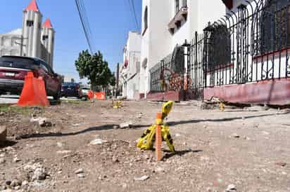 En el arranque de los trabajos, solamente se alcanzó a levantar algunas de las banquetas a partir del cruce con la calzada Colón. (FERNANDO COMPEÁN / EL SIGLO DE TORREÓN)