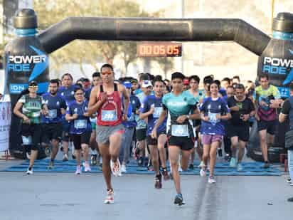 Participantes de la Carrera SERVYTUR Gómez Palacio (ARCHIVO) 