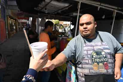 Agradecido con sus leales clientes, hace una invitación abierta a todos para que disfruten de los sabores únicos y tradicionales de las aguas de la Treviño. (VERÓNICA RIVERA / EL SIGLO DE TORREÓN)