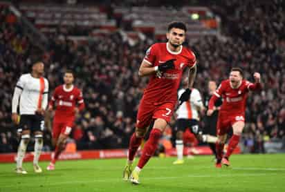 Luis Díaz le dedica el título a sus padres tras ganar la Copa de la Liga Inglesa con el Liverpool