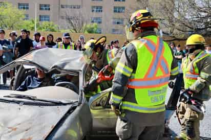 El 90% de los accidentes automovilísticos se pueden prevenir y con ello consecuencias fatales o discapacidades ocasionadas por los mismos, señaló el comisionado de Seguridad y Protección Ciudadana, Miguel Ángel Garza Félix, a estudiantes de preparatoria que participaron en el programa ¡Bájale! Cuidemos la Vida.