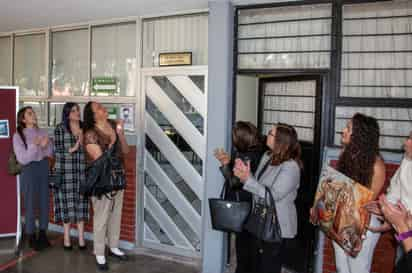 Develan placa en el Instituto Tecnológico de Saltillo (ITS) del profesor e investigador Miguel Ángel Cisneros Guerrero. (PENÉLOPE CUETO)