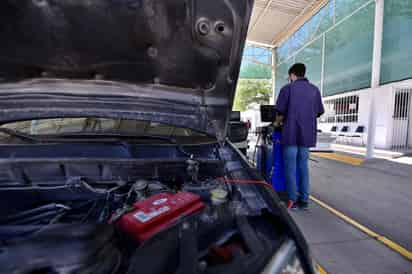 Centro de Verificación Vehicular en Torreón. (FABIOLA P. CANEDO)