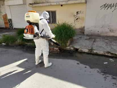 Cada año, autoridades de salud fumigan distintos sectores de la ciudad para prevenir el dengue.