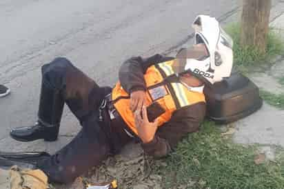 Elemento de Tránsito y Vialidad lesionado luego de ser impactado por un vehículo. (EL SIGLO DE TORREÓN)