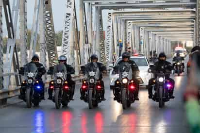 Se espera que el primer corredor pase por el Puente Plateado alrededor de las 7:20 horas de este domingo.