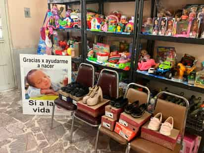 Se recibió una donación de zapatos nuevos de mujer, los cuales se estarán ofertando solo a 100 pesos el par.