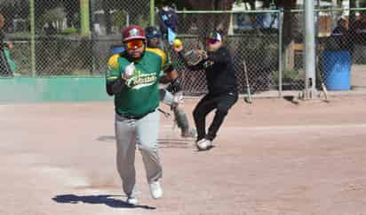 Juegos apretados y emocionantes, entregó la cuarta jornada de la temporada “José Cruz Vargas Morán”, en la Liga de Softbol Industrial y Comercial, la cual, esta mañana, volverá a congregar a decenas de peloteros en los diamantes laguneros.