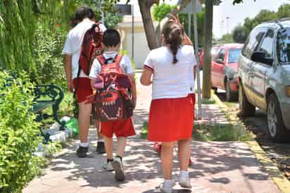 Alumnos y transporte escolar. (ARCHIVO)