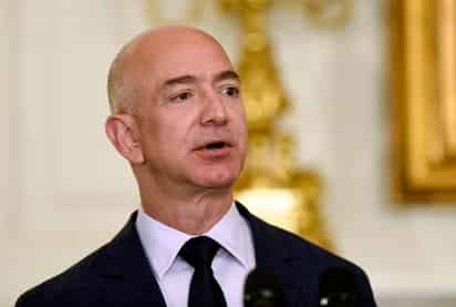 El fundador de Amazon, Jeff Bezos, ha vuelto a superar al dueño de X, Tesla y SpaceX, Elon Musk, como el hombre más rico del mundo, según la lista que Bloomberg actualiza a diario, que revela que la fortuna del magnate de origen sudafricano ha caído hasta 198,000 millones de dólares.