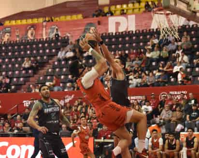 Aaróon Valdés fue el mejor encestador de la escuadra lagunera con 25 unidades, incluidos 5 triples, además de 8 rebotes y 4 asistencias, seguido de Moisés Andriassi que aportó 21 puntos. (Foto: Ramón Sotomayor)