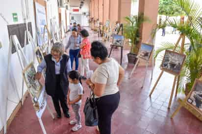 Exhibición de fotografías “DesiertoSeres”, tomadas por la Bióloga Sandra Leyva Pacheco, catedrática de la UJED. (DIANA GONZÁLEZ)