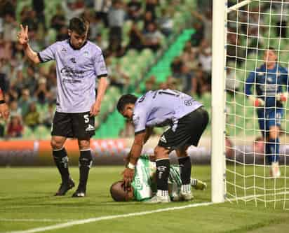 Mazatlán durante partido con Santos Laguna. 