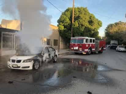 Se incendia vehículo BMW en el Centro de Gómez Palacio