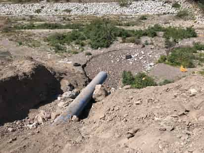 Ayer se cerró y soldó el punto vandalizado, lo que permitió detener el desperdicio del agua hacia el lecho seco del río.