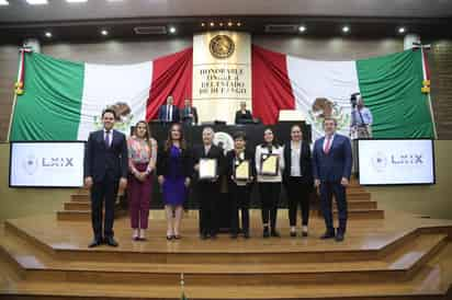 El Congreso del Estado concede la Medalla Hermila Galindo en reconocimiento a mujeres destacadas del Estado de Durango, que se distingan o se hayan distinguido por su trabajo, servicio y/o contribuciones en favor de las mujeres.