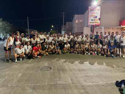 Los corredores del Club Bengalas se tomaron la fotografía del recuerdo, antes del disparo de salida para el Maratón Internacional Lala 2024, celebrado el pasado domingo 3 de marzo, en donde obtuvieron resultados bastante positivos a nivel individual y colectivo.