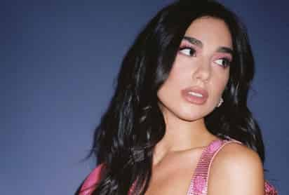 Captan a Dua Lipa 'echando novio' en un poste de la Ciudad de México