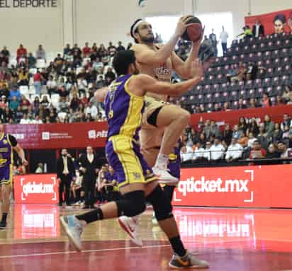 Luego de los dos primeros partidos de la serie, que resultaron vibrantes, laguneros y chihuahuenses llegar al Auditorio Municipal de esta ciudad, con cuentas pendientes y con un boleto a la final de por medio.