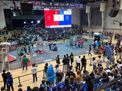 Una gran emoción se vivió ayer en los partidos de práctica de la competencia de robótica FIRST.