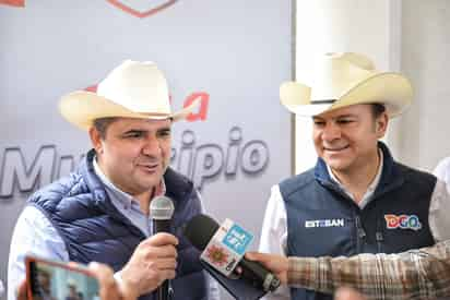 El gobernador de Durango, Esteban Villegas, realizó una gira en La Laguna de Durango y mencionó que fue acompañado por el alcalde de Lerdo, Homero Martínez Cabrera. (DIANA GONZÁLEZ)