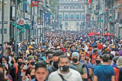 Mexicanos siguen con uso del cubrebocas. (ARCHIVO)