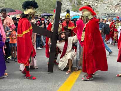 Viacrusis en Torreón. (GUADALUPE MIRANDA)