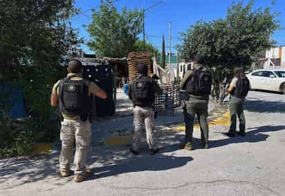 Integrantes de la policía de investigación asegurando un inmueble. (ARCHIVO)