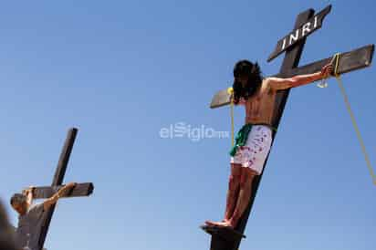 Representación del Viacrucis en Lerdo. (ENRIQUE CASTRUITA)