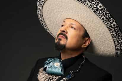 Este viernes, Pepe Aguilar trajo el corazón “a medio día de partirse” e hizo latir con intensidad el de sus fans con el estreno de un nuevo sencillo.