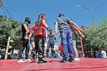 Con diversas actividades, se le dio un giro nuevo a la tradición del Sábado Santo en la colonia. (VAYRON INFANTE)