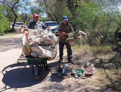 Recolección de basura en parajes del río Nazas. (DIANA GONZÁLEZ)