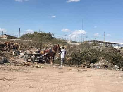 Deshecho de escombro en Gómez Palacio. (DIANA GONZÁLEZ)