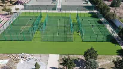 Canchas de pádel en el Biblioparque Norte. (ISABEL AMPUDIA)