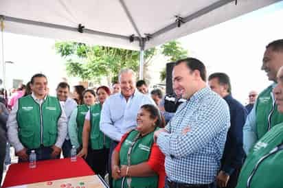 Autoridades municipales y estatales supervisaron obras de pavimentación en colonias y comunidades rurales.