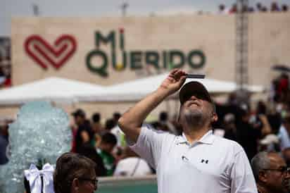 Desde temprana hora se comenzó a llenar la plancha del zócalo torreonense.