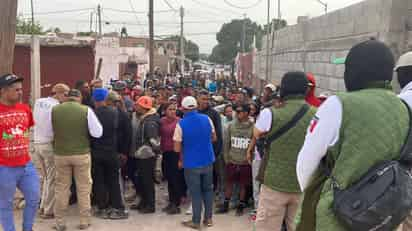 Migrantes piden a las autoridades del Instituto Nacional de Migración, la oportunidad de continuar con su viaje rumbo a Estados Unidos.