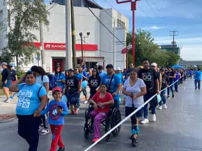 Integrantes de la asociación Familias Unidas por el Autismo en México. (PENÉLOPE CUETO)