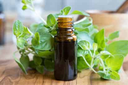 Aceite de orégano para espasmos intestinales y dolor de estómago
