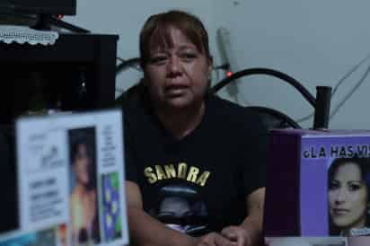 'Nunca tendremos paz', dijo Juana Isabel tras recibir en una urna los restos de su hija, localizados en el ejido Patrocinio, sitio en donde se han ubicado miles de fragmentos óseos desde hace 8 años.