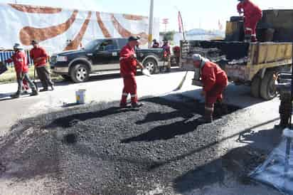 La meta anual en bacheo es de 240 mil metros cuadrados. Actualmente se cuenta con 12 cuadrillas activas.