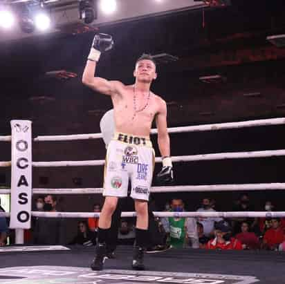 En diciembre del año pasado, el lagunero Eliot Chávez, sostuvo su última contienda, al perder por decisión en 8 rounds, ante Jafel Perales (ESPECIAL)