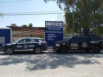 Este lunes se llevó a cabo el Operativo Mochila Segura en el interior del plantel de la secundaria del Instituto 18 de Marzo, esto después de que tras una riña entre dos estudiantes, uno de los alumnos terminó con una lesión en la cabeza, además de que fueron expulsados. 