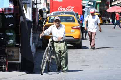 Timbran recibos de nómina a adultos mayores en ciudades fuera de la región, preocupa filtración de datos en SAT.