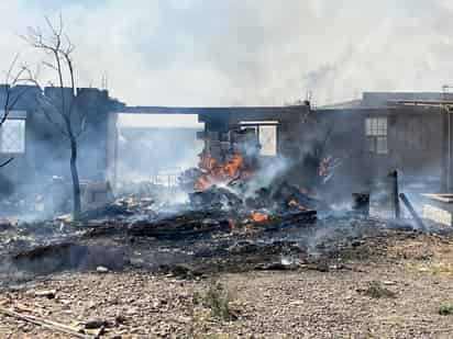 Arde vivienda en Gómez Palacio, mueren calcinados varios animales de granja