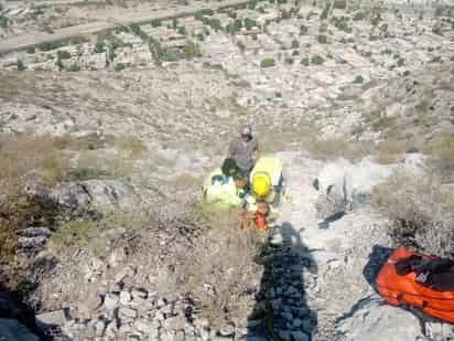 Auxilian a mujer que sufrió caída al descender del Cristo de Las Noas