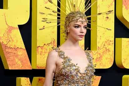 Anya Taylor Joy cautiva con vestido de flechas